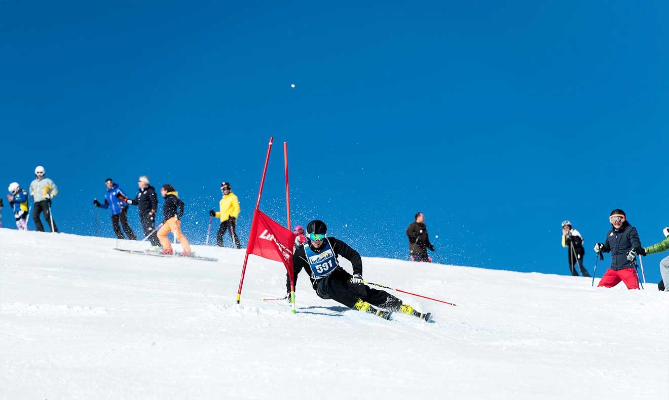 Organize ski competitions